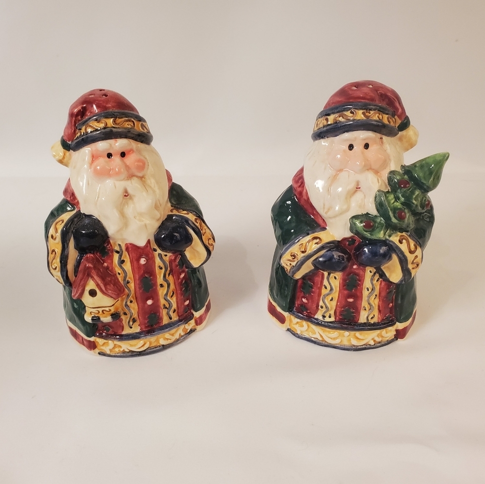 Santa salt and pepper shakers